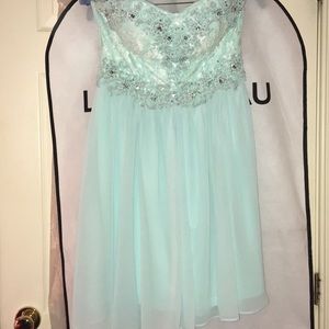 Short Le Chateau Grad Dress